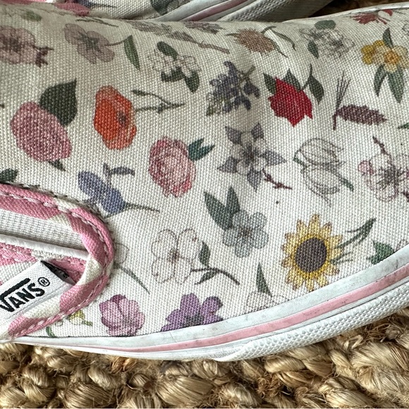 Vans Off The Wall, Women’s 8, Mens 6.5
Floral Pink Checker Slip-On Sneakers - Picture 7 of 9